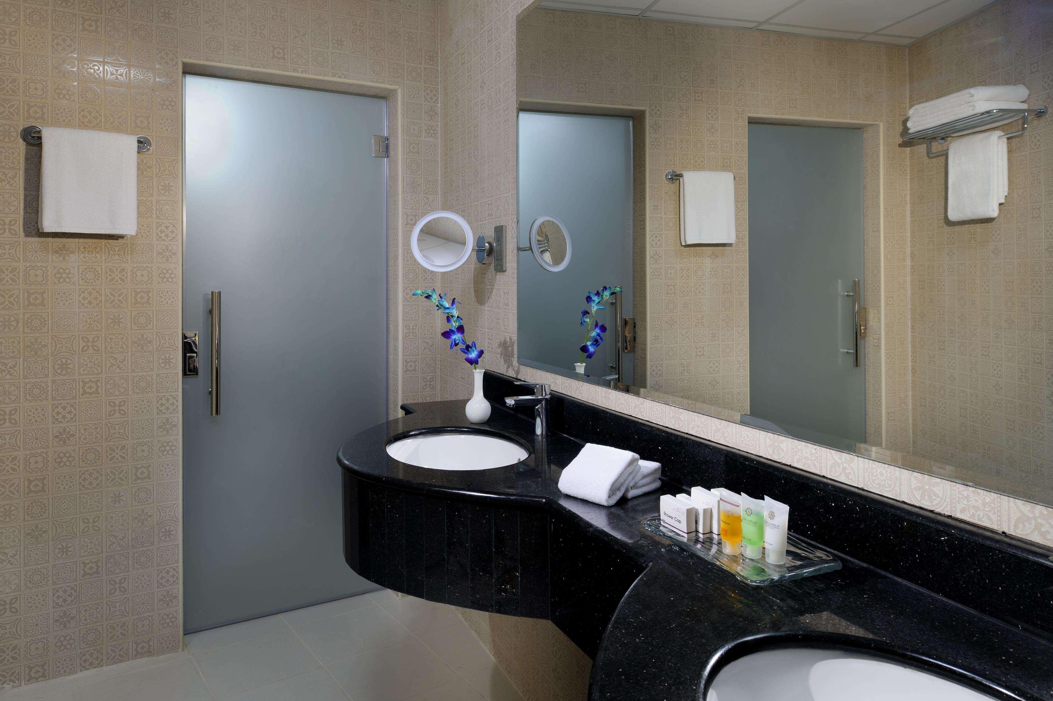 Al Safir Hotel Manama Eksteriør billede
